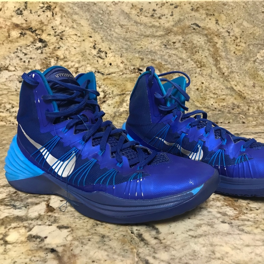 Mens NIKE Basketball Shoe